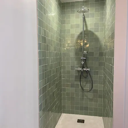 Appartement Downtown - 2 Bedroom With Private Garden