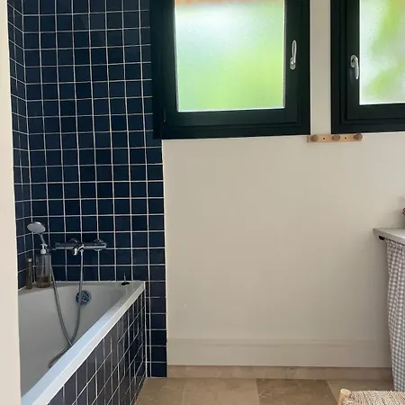 Downtown - 2 Bedroom With Private Garden *