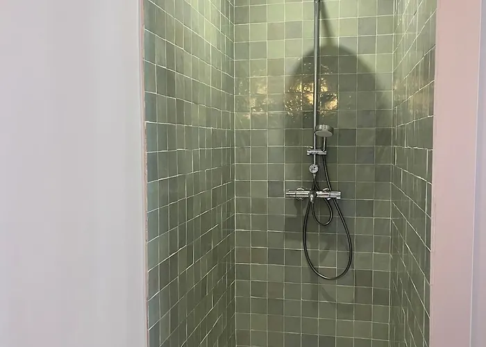 Διαμέρισμα Downtown - 2 Bedroom With Private Garden