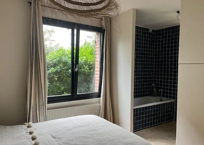 Διαμέρισμα Downtown - 2 Bedroom With Private Garden