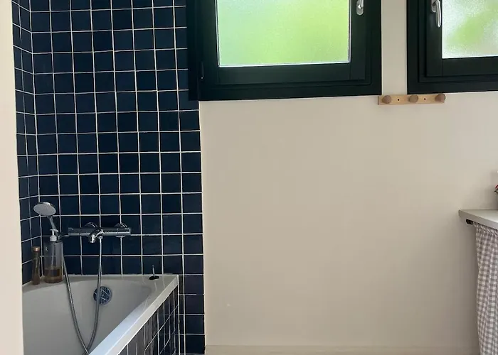 Downtown - 2 Bedroom With Private Garden *